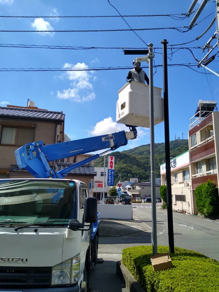 高所作業車による防犯カメラ設置工事